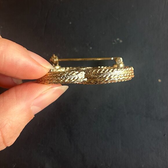 Chanel Pearl Matte Gold Tone CC Logo Brooch - Picture 9 of 11